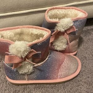 Girls fuzzy boots